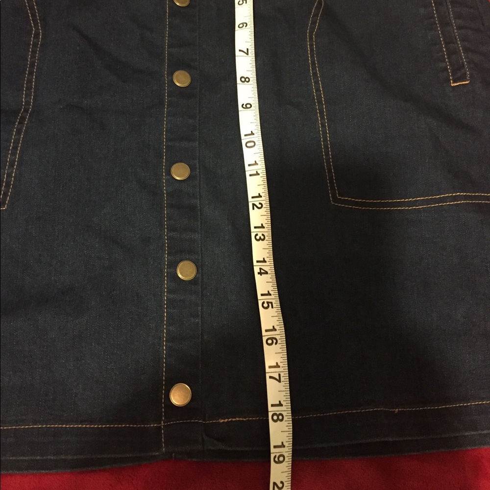 Denim Skirt Size 14. Zippered side. NEW WITH TAGS. - Picture 4 of 5